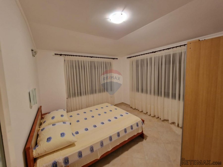 Baška - jurandvor - kuća 200m² - vrta 654m² - 9