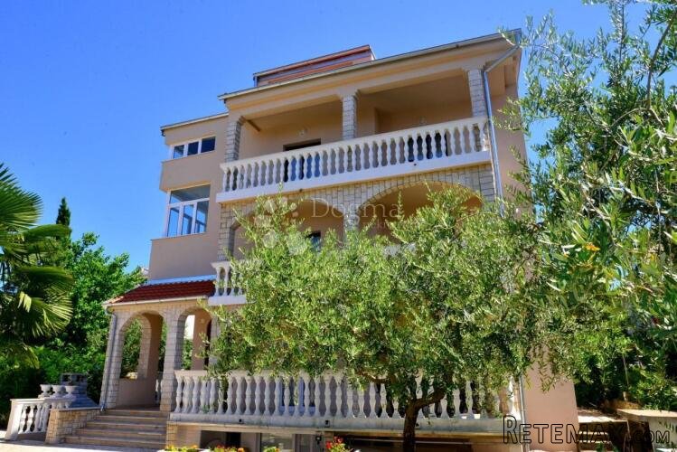 MALINSKA - APARTMANSKA KUĆA SA 6 APARTMANA