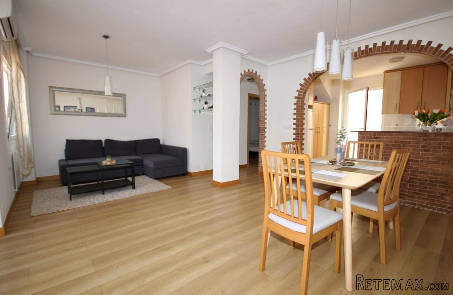 Casa en Torrevieja de 3 habitaciones y 2 baños. Cocina..