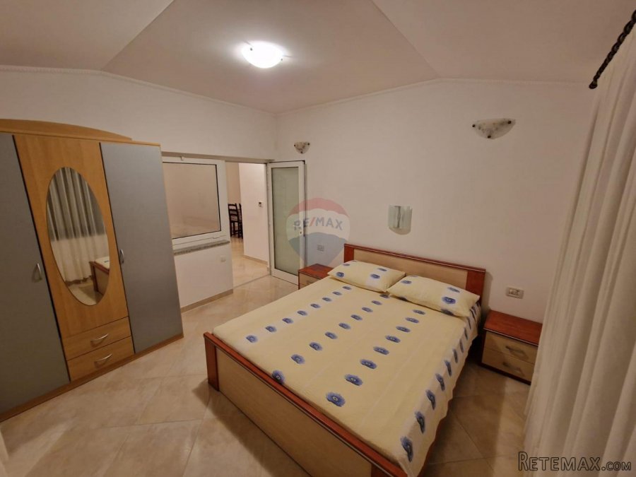 Baška - jurandvor - kuća 200m² - vrta 654m² - 10