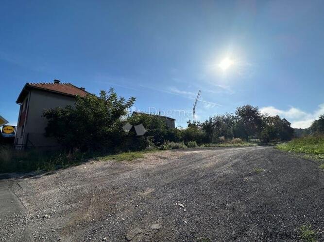 CENTAR GRADA, KUĆA, 2 POMOĆNA OBJEKTA, PLUS 2000m2 GRAĐEVINS - 2