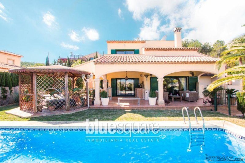 Spacious 4 bedroom villa in Javea