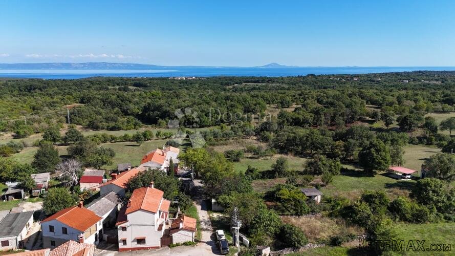 Duplex -Dvije kuće sa ljetnom kuhinjom i garažom