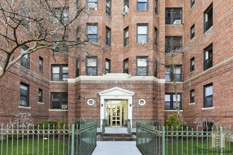 1 bedroom Apartment For Sale: 645 EAST..