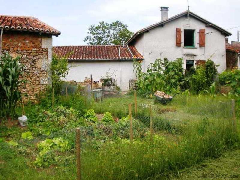 Country Farmhouse In The North Dordogne..