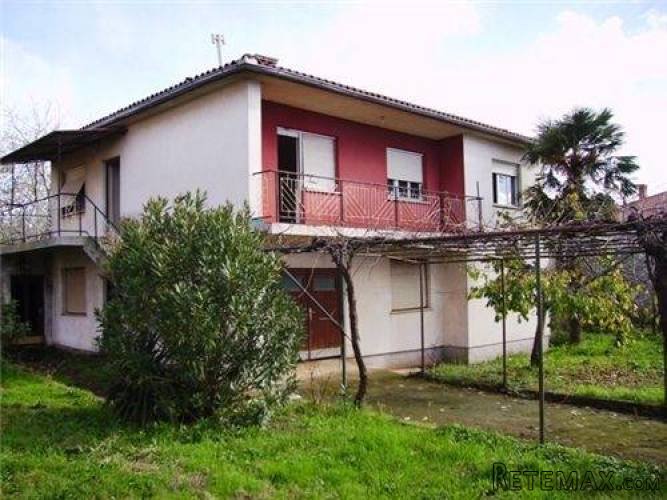 ISTRA, PULA OKOLICA, SAMOSTOJEĆA KUĆA SA VELIKOM OKUĆNICOM - 2