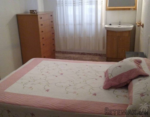 This apartment is perfect if you like to live in the middle.. - 8