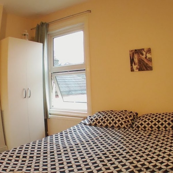 Large And Comfortable Double Bedroom In..