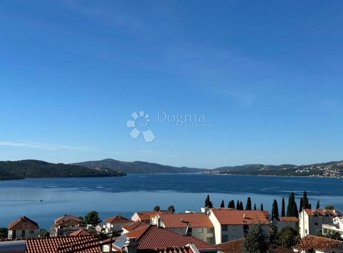 OKRUG GORNJI, KUĆA 400 m², 150 m OD MORA, PRILIKA
