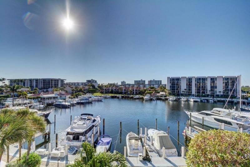 2707 N Ocean Blvd #d405, Boca Raton, FL..