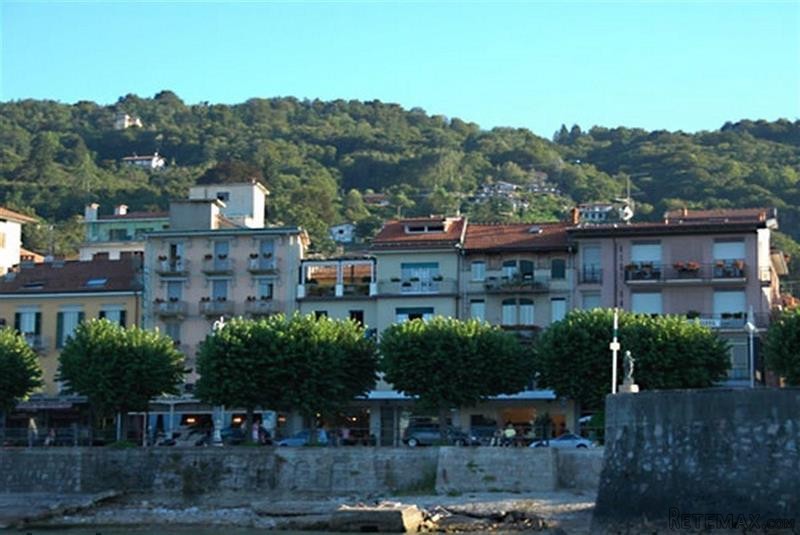 Block of Apartments For Sale: Stresa..