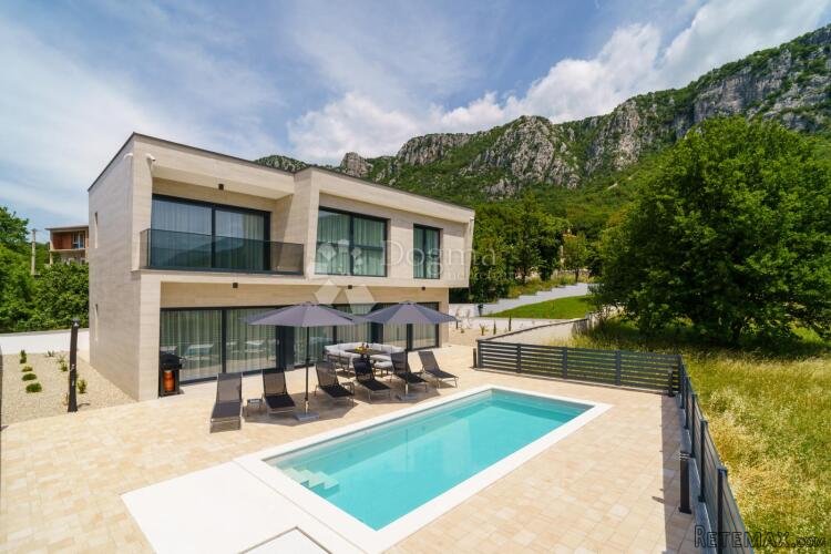 Crikvenica-zaleđe, vila sa bazenom