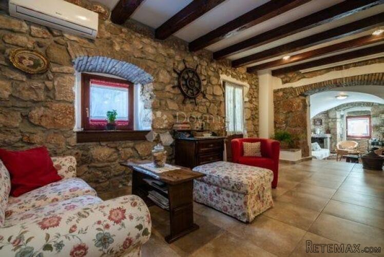 BAŠKA - rustikalna oaza 50m od mora sa vrtom - 2