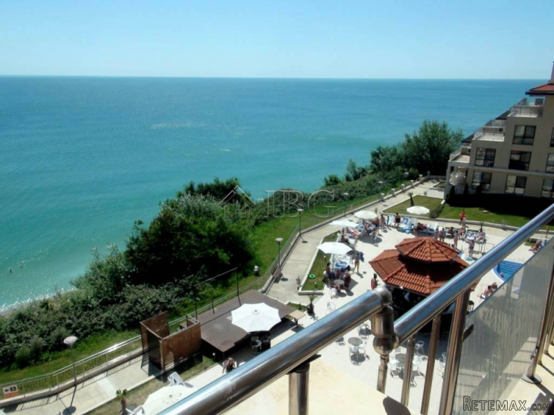 Beachfront apartment with 2 bedrooms..