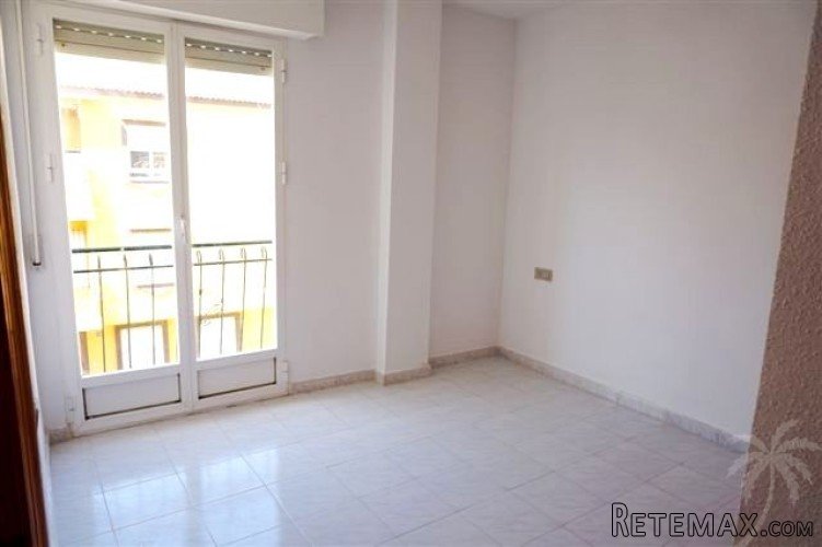 Newly renovated apartment on the 2nd floor without lift for.. - 2