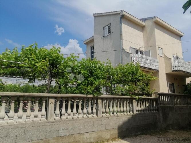 TRIBUNJ, kuća sa 8 apartmana i 8 parkirnih mjesta - 2