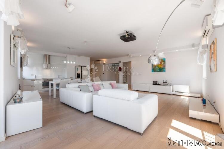 DRUGI NEMAJU !! MI IMAMO – STAN 153,90 m² s tersom 25 m², CE - 3