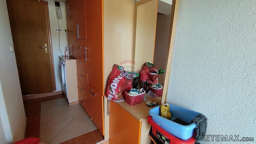 Kostrena - kuća s tri stana i dvije garaže - 3
