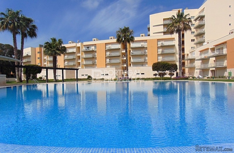 Two Bedroom apartment walking distance..