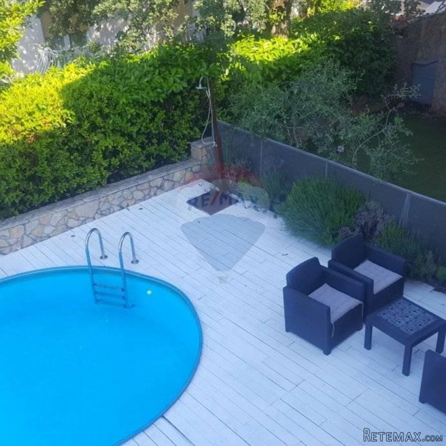 MALINSKA-kuća sa šest apartmana i bazenom -uhodani posao - 4