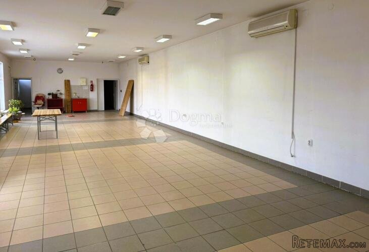 Vidljiva i frekventna lokacija - poslovni prostor nadomak Va