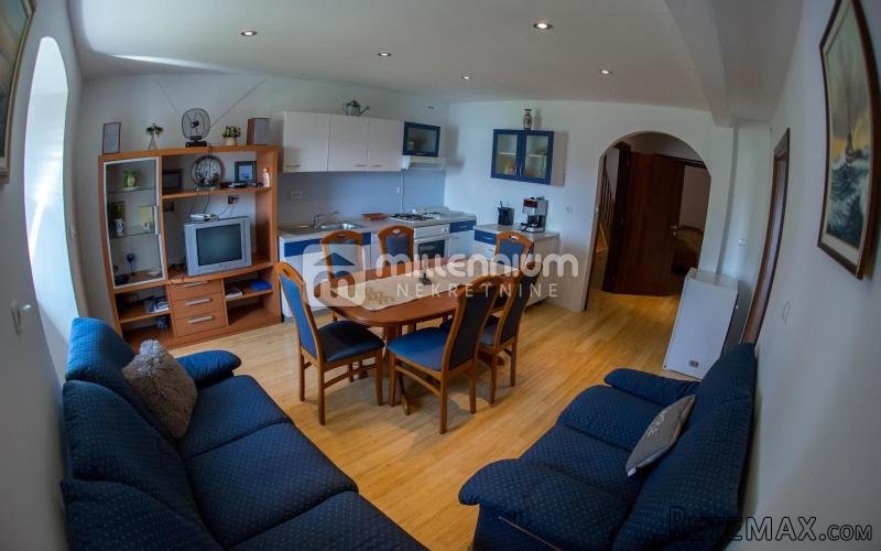 Karlobag, uređena kuća od 265m2, 2. red od mora - 5
