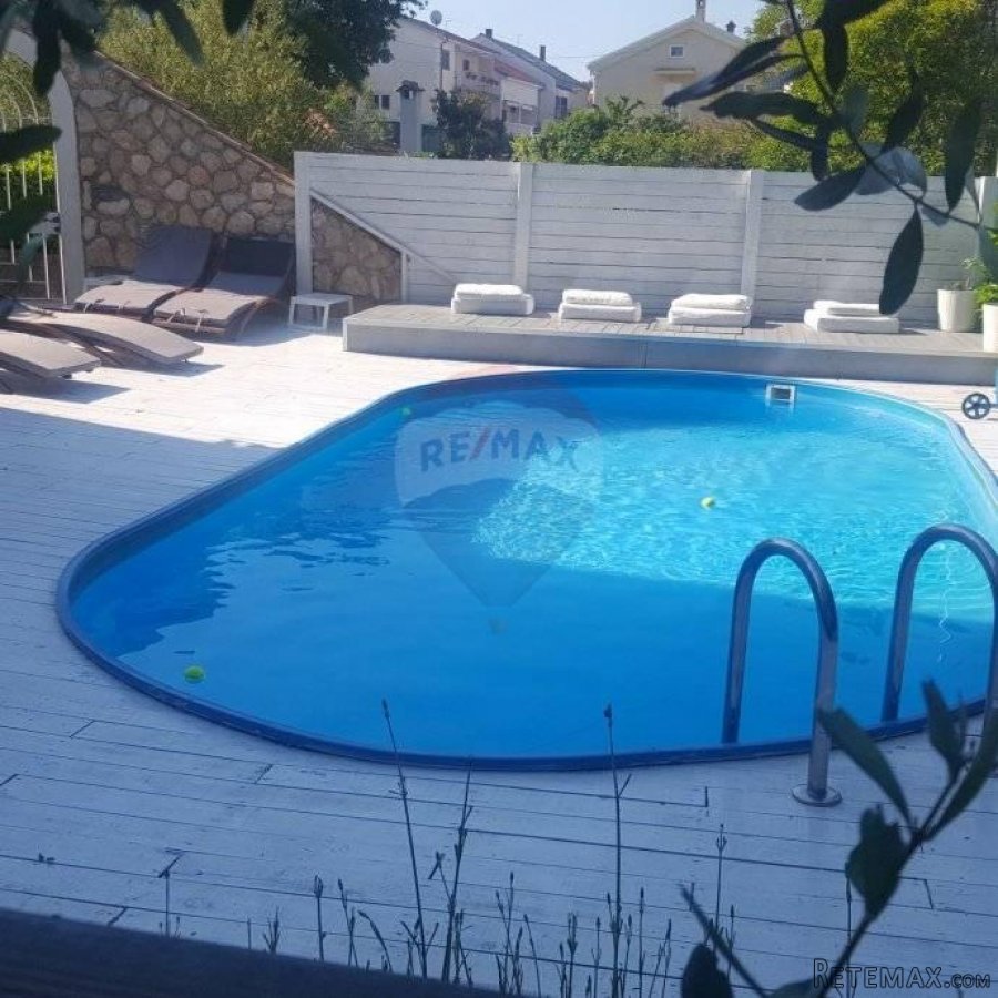 MALINSKA-kuća sa šest apartmana i bazenom -uhodani posao - 5