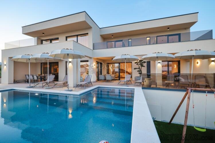 Villa s bazenom- Maslenica