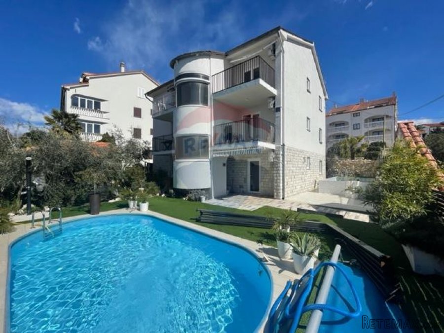 MALINSKA-kuća sa šest apartmana i bazenom -uhodani posao - 8