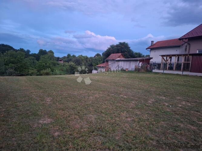 GRAĐEVINSKO ZEMLJIŠTE - MALI VRH