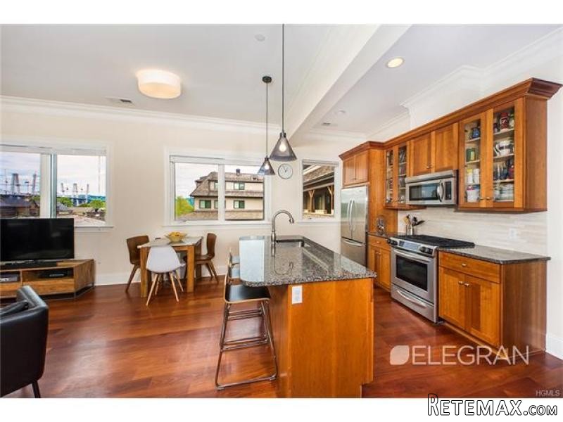 2 bedroom House For Sale: 127 W Main.. - 2