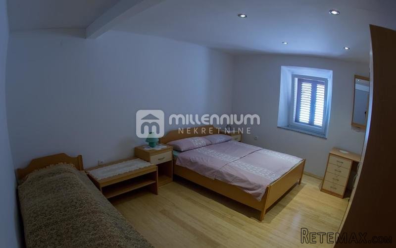 Karlobag, uređena kuća od 265m2, 2. red od mora - 10