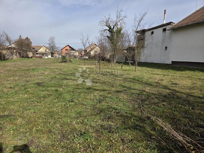 Prilika! Parcela u Dalju, u zoni gradnje, odmah uz cestu