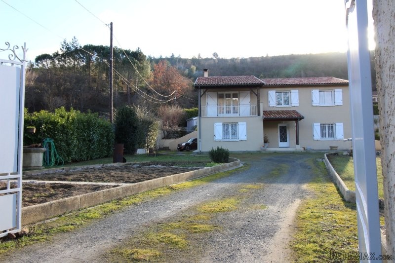 Renovated With Taste Villa With In..