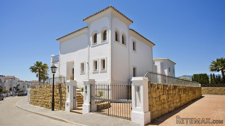A development of key ready, Andalusian style, detached.. - 2
