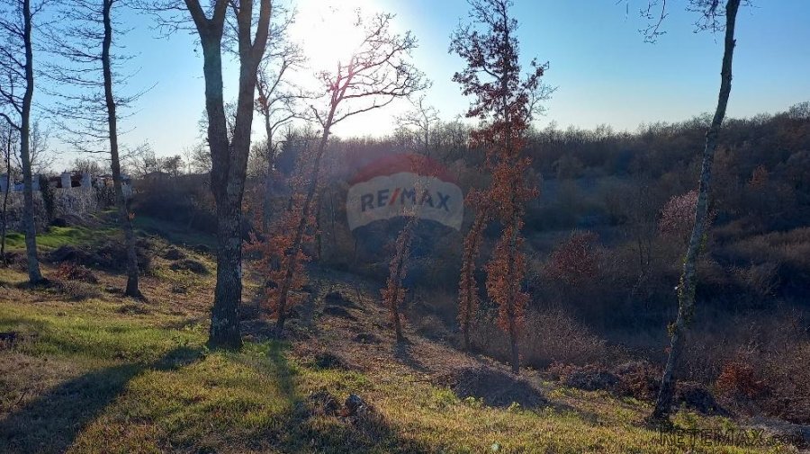 Istra, okolica Kanfanara, Mrgani, veliko zemljište uz rub na