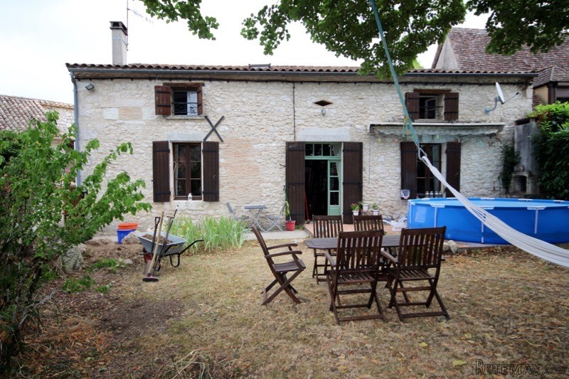 Pretty stone house with original..