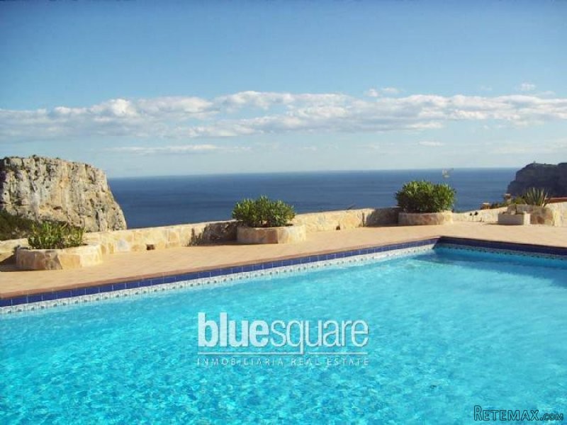 Beautiful semi detached house with sea..