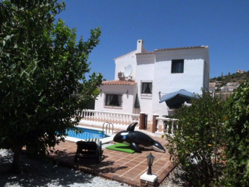 3 bedroom, 2 bathroom Villa, (build 135..