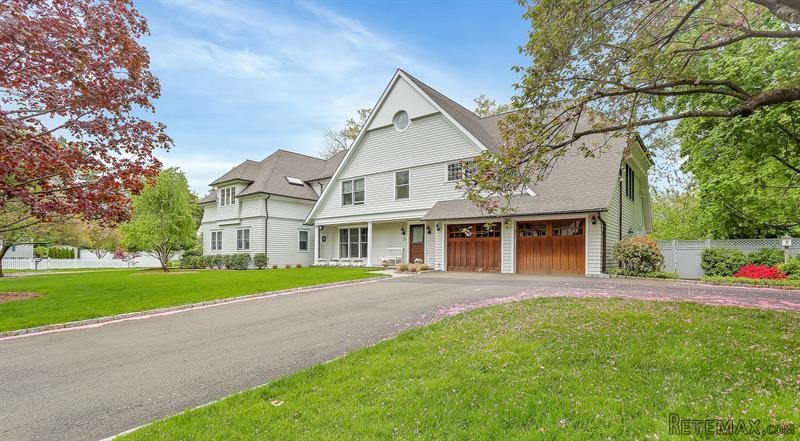 5 bedroom House For Sale: 38 Benjamin..