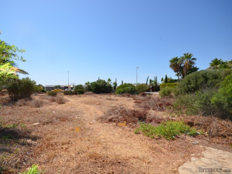 Building Plot Close To The Coast