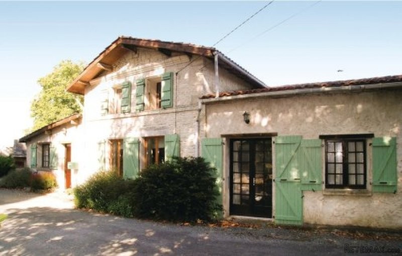 Old Renovated Farm House With 2 Large..