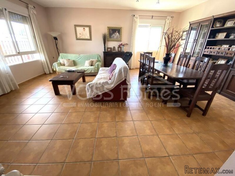 A beautifully large and spacious, light and airey quality.. - 11