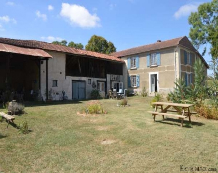 Country cottage with gite and 2.8ha of..
