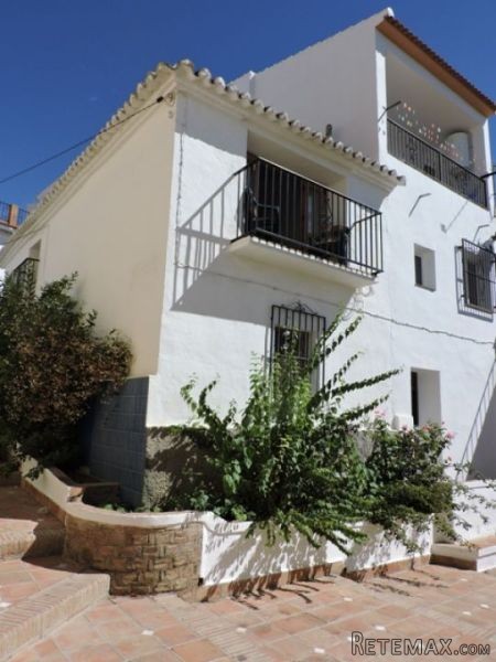 2 bedroom, 2 bathroom Townhouse, (build..