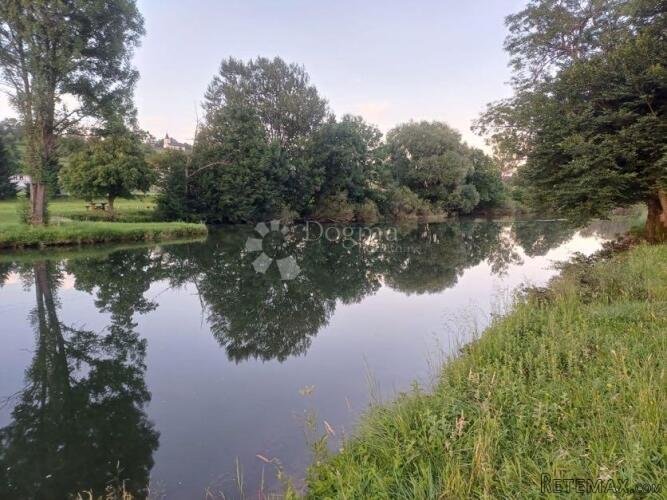 GRAĐEVINSKO ZEMLJIŠTE NA SAMOJ OBALI RIJEKE DOBRE - 2