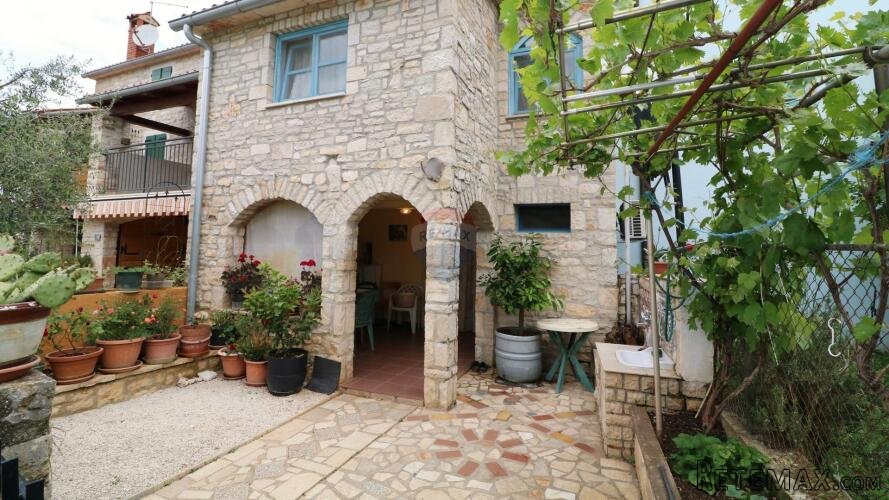 POREČ, okolica- kamena kućica u nizu - 2