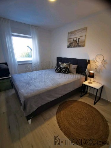 Prekrasan dizajnerski opremljen apartman s bazenom! - 12