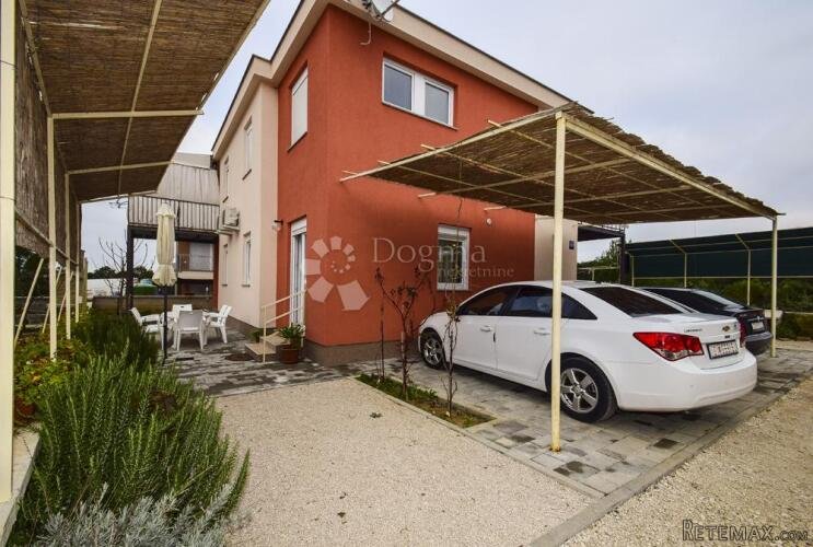 Prekrasna kuća sa 4 apartmana u blizini mora - 2