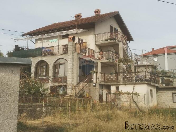 Rijeka, Grbci, Kuća 396 m2 s tri etaže i dva pomoćna objekta - 2
